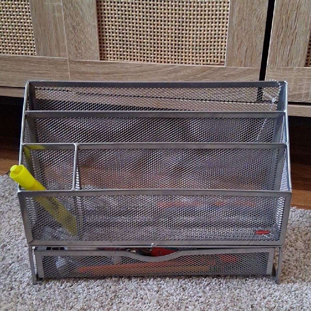 Rubbermaid Silver Mesh Desk Organizer